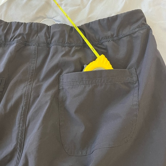 Athleta shorts women’s large thin materials comfy. Pockets in back and front. - Picture 7 of 7